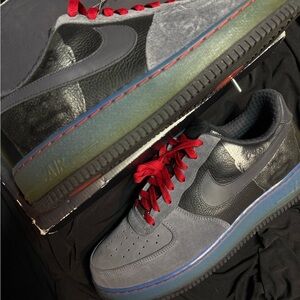 Nike Men's Black and Gray Sneakers with Red Laces